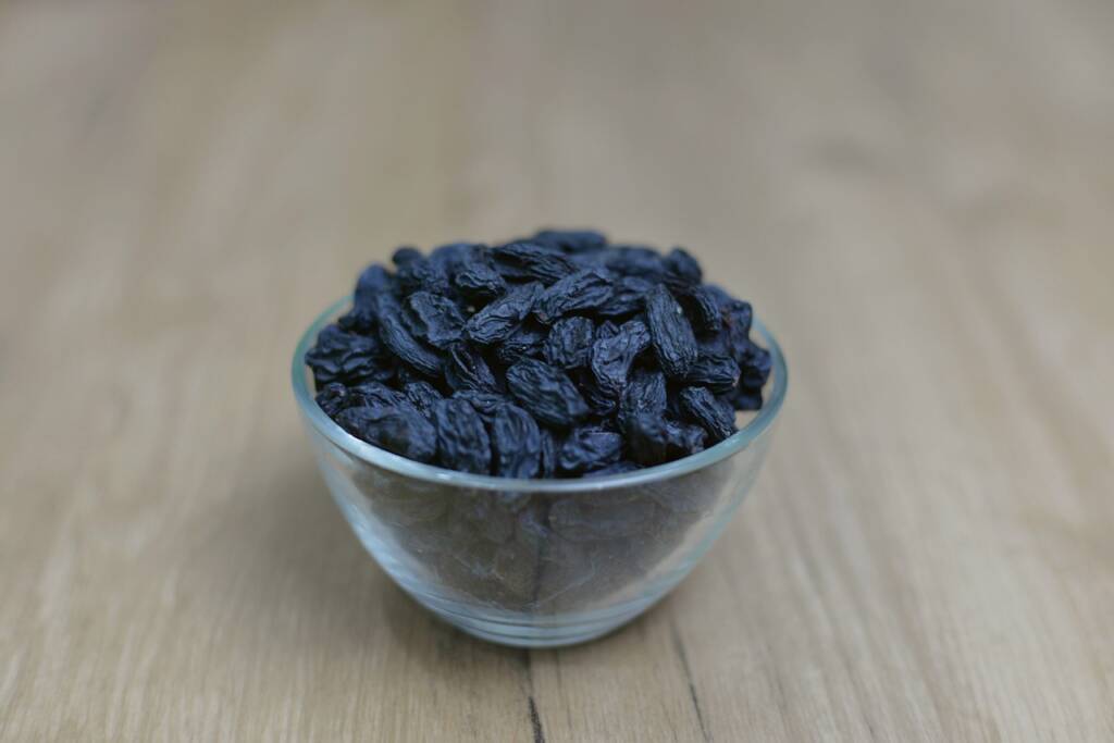 black raisins